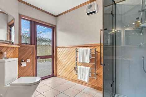 Photo of property in 12 Clare Street, Cambridge, 3434
