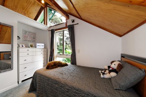 Photo of property in 6 Cochran Road, Oratia, Auckland, 0604