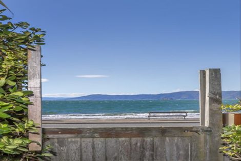 Photo of property in 65 Marine Parade, Seatoun, Wellington, 6022