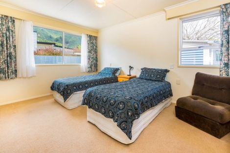 Photo of property in 6 Waimarama Street, Waikawa, Picton, 7220