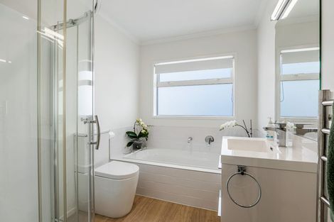 Photo of property in 14 Hatton Road, Orewa, 0931