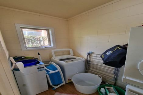 Photo of property in 2 Konini Road, Titirangi, Auckland, 0604