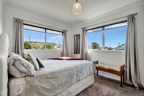 Photo of property in 18 Karaka Road, Kawakawa Bay, Papakura, 2585