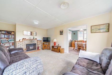 Photo of property in 130 Stokes Valley Road, Stokes Valley, Lower Hutt, 5019