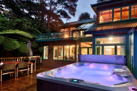 Photo of property in 6 Cochran Road, Oratia, Auckland, 0604