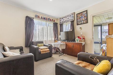 Photo of property in 2a Vine Street, Mangere East, Auckland, 2024