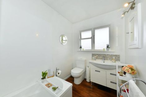 Photo of property in 19 Middlepark Road, Sockburn, Christchurch, 8042