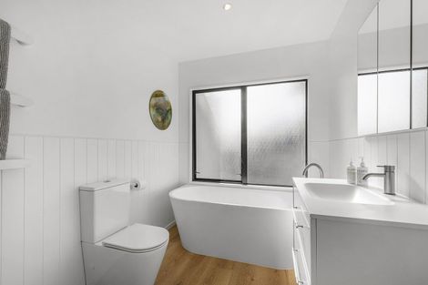 Photo of property in Vein & Skin, 38a Roxburgh Street, Mount Victoria, Wellington, 6011
