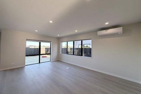 Photo of property in 8 Songline Road, Karaka, 2113