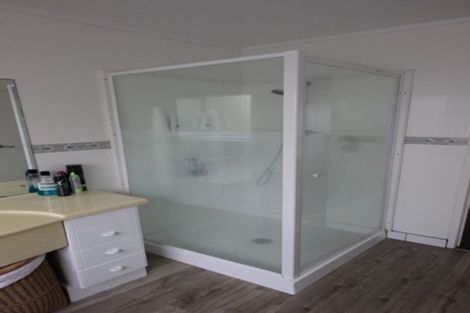 Photo of property in 25a Brightside Road, Stanmore Bay, Whangaparaoa, 0932