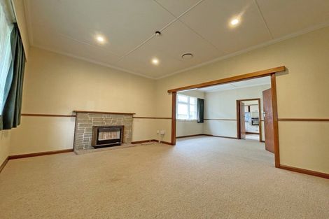 Photo of property in 28 Pahiatua Street, Hokowhitu, Palmerston North, 4410