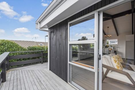 Photo of property in 2/10 Pierce Road, Milford, Auckland, 0620