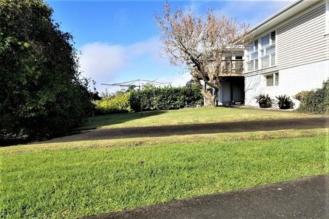 Photo of property in 33 Forrest Hill Road, Milford, Auckland, 0620