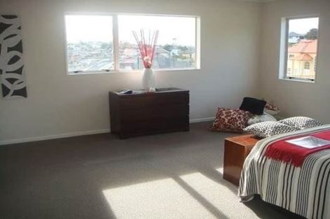 Photo of property in 9 Loughros Place, Pinehill, Auckland, 0632