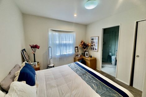 Photo of property in 240 Sturges Road, Henderson, Auckland, 0612