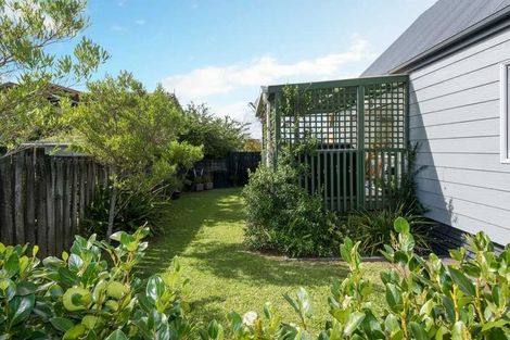 Photo of property in 2/36 Rimu Street, New Lynn, Auckland, 0600