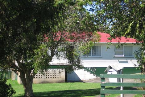 Photo of property in 2 Kelston Street, New Lynn, Auckland, 0600
