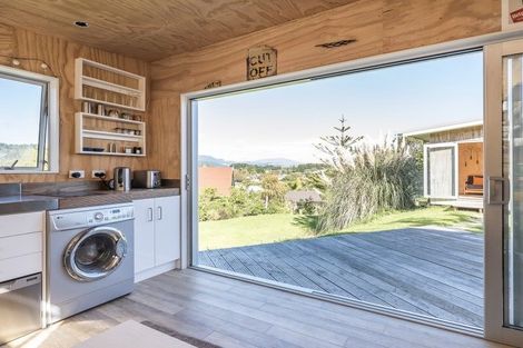 Photo of property in 33a Hicks Crescent, Waikanae Beach, Waikanae, 5036