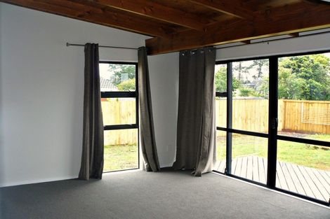 Photo of property in 2/120 Lynwood Road, New Lynn, Auckland, 0600