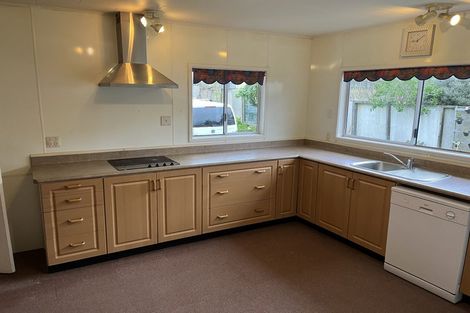 Photo of property in 18 Utauta Street, Waikanae, 5036