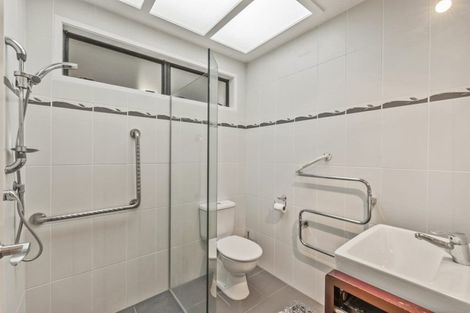 Photo of property in 201 Chelsea View Drive, Chatswood, Auckland, 0626