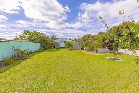 Photo of property in 64 Wikitoria Road, Putiki, Whanganui, 4501