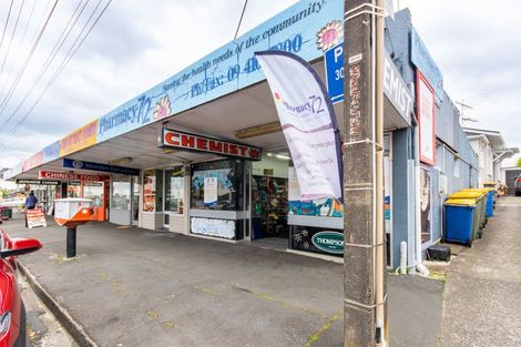 Photo of property in 2/66-72a East Coast Road, Milford, Auckland, 0620