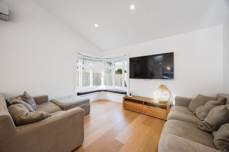 Photo of property in 9 Ocean View Road, Hillcrest, Auckland, 0627