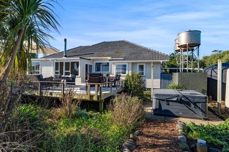 Photo of property in 7091 South Road, Warea, New Plymouth, 4381