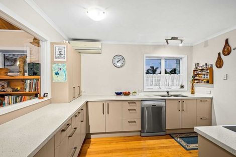 Photo of property in 16 Tiki Street, New Lynn, Auckland, 0600