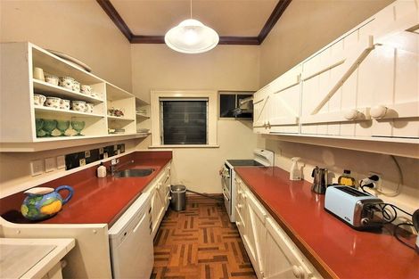 Photo of property in 294 Oriental Parade, Oriental Bay, Wellington, 6011