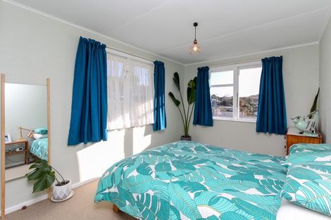 Photo of property in 12 Marton Place, Marfell, New Plymouth, 4310