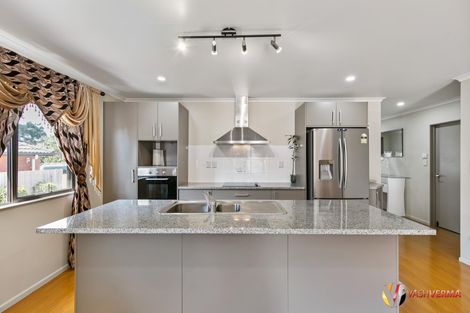 Photo of property in 10a Evans Road, Weymouth, Auckland, 2103