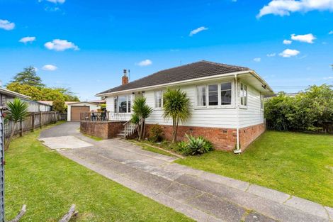 Photo of property in 48 Amberley Avenue, Te Atatu South, Auckland, 0610