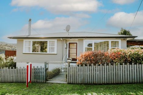 Photo of property in 12 Lincoln Street, Picton, 7220