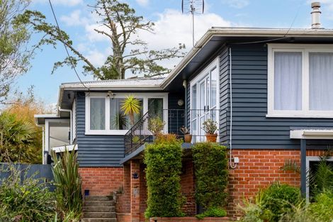 Photo of property in 12 Taipari Road, Te Atatu Peninsula, Auckland, 0610