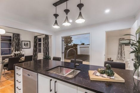 Photo of property in 51 Renfrew Avenue, Sandringham, Auckland, 1041