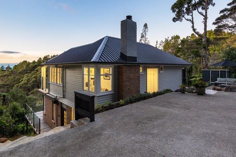 Photo of property in 97 Scenic Drive, Titirangi, Auckland, 0604