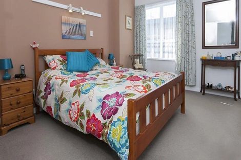 Photo of property in 55 Mellons Bay Road, Mellons Bay, Auckland, 2014