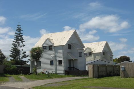 Photo of property in 7 De Bloge Place, Clendon Park, Auckland, 2103