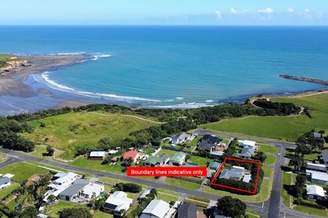 Photo of property in 20 Dieffenbach Street, Opunake, 4616