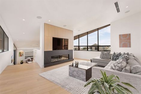 Photo of property in 3 Inverness Lane, Redcliffs, Christchurch, 8081