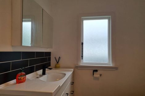 Photo of property in 93 Broadway, Waitara, 4320