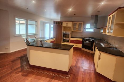 Photo of property in 32 Strowan Road, Strowan, Christchurch, 8052