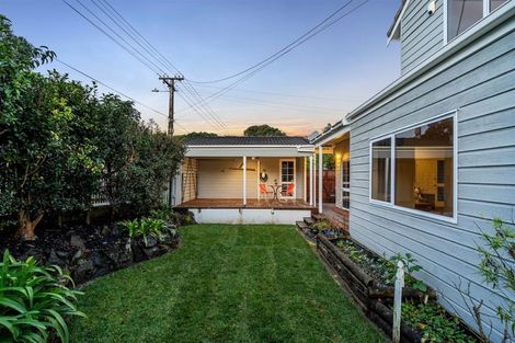 Photo of property in 2/27 Stafford Road, Northcote Point, Auckland, 0627