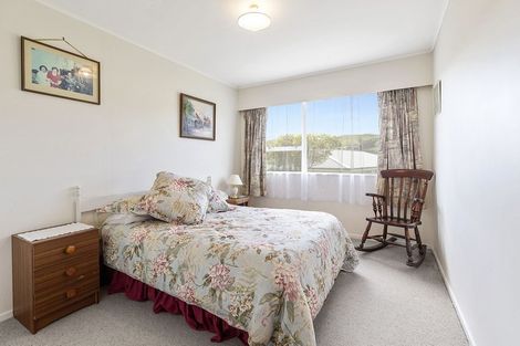 Photo of property in 15 Mckeefry Grove, Tawa, Wellington, 5028