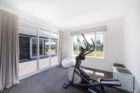 Photo of property in 33 Hartwell Drive, Kelvin Grove, Palmerston North, 4470