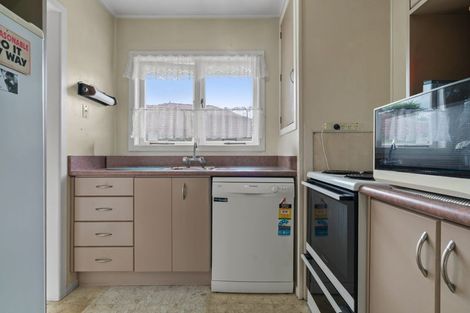 Photo of property in 9 Durham Street, Te Atatu Peninsula, Auckland, 0610