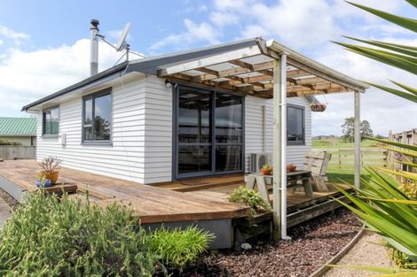 Photo of property in 15 Tuahu Place, Waitara, 4320