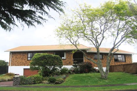 Photo of property in 1 Lionel Sharp Place, Pukekohe, 2120